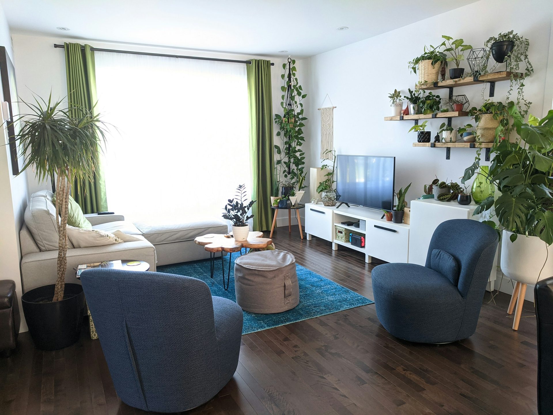 Living room opening on the garden