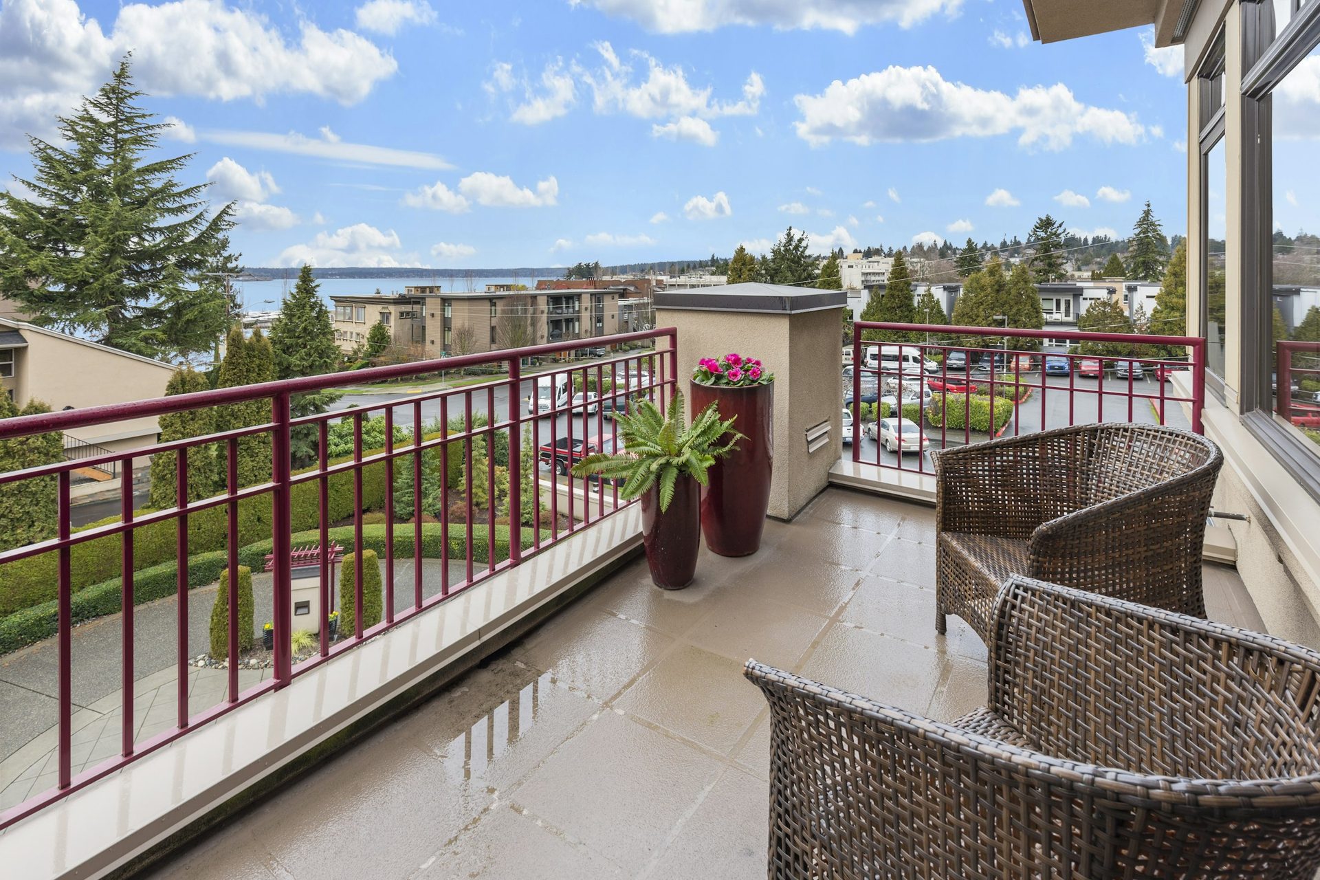 Balcony lounge